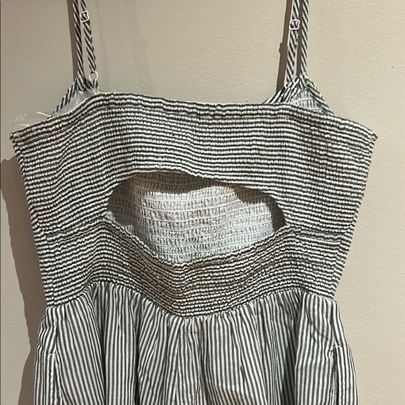 Striped Romper with Ruffle Hem (NWT) - Picture 7 of 9